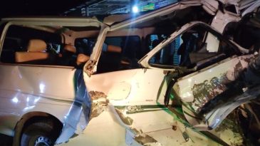 কুড়িগ্রামে ট্রাক-মাইক্রোবাস মুখোমুখি সংঘর্ষে শিশুসহ নিহত ৩