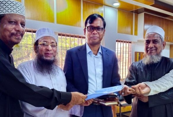 বর্ষবরণের নামে অনৈইসলামিক কার্যক্রম বন্ধের দাবীতে স্মারকলিপি প্রদান