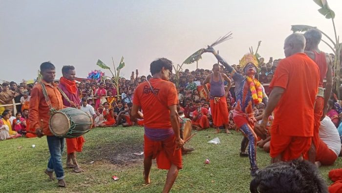 কমলগঞ্জে ঐতিহ্যবাহী চড়ক পূজা ও মেলা শুরু