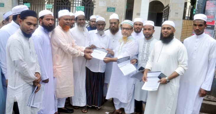 জুলাই সনদ বাস্তবায়নের দাবীতে ১১ দলীয় ঐক্যের লিফলেট বিতরণ