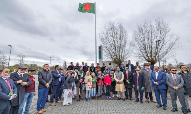 ব্রিটেনের নর্দাম্পটন বিশ্ববিদ্যালয়ে উড়লো বাংলাদেশের জাতীয় পতাকা