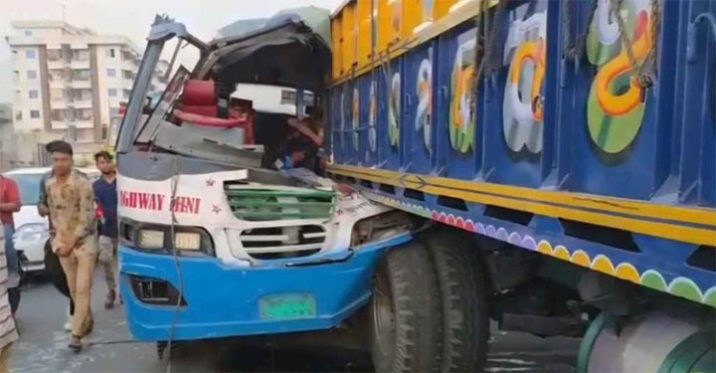 গাজীপুরে বাস-ট্রাকের সংঘর্ষে নিহত ৩, আহত ১৫