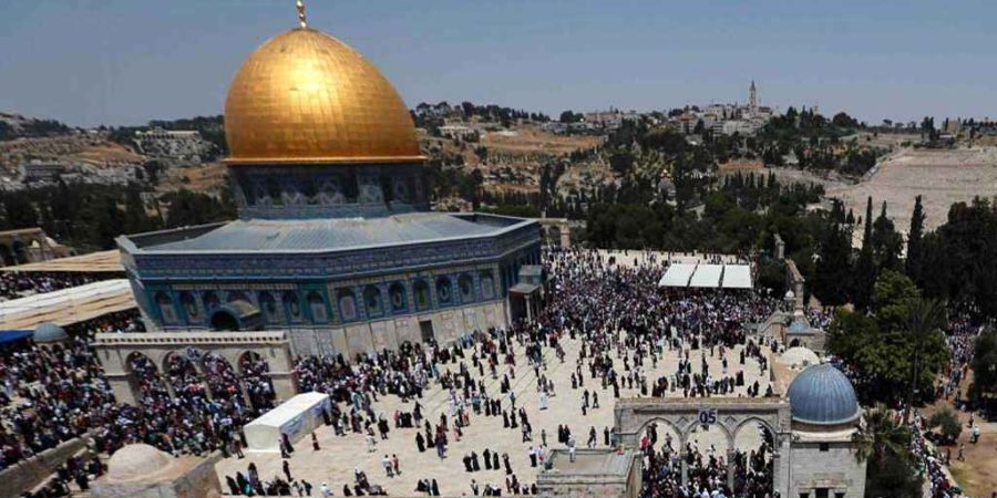 ৪০ দিন পর খুলল আল-আকসা মসজিদ, মুসল্লিদের ঢল