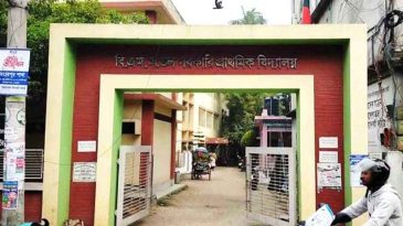 ‘ছুটির ঘণ্টা’ সিনেমা যেন বাস্তবে, স্কুলের বাথরুমে আটকে ছিল শিশু