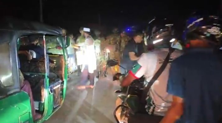 বিদ্যুতের দাবিতে গোলাপগঞ্জে রাস্তা অবরোধ,পরিস্থিতি নিয়ন্ত্রণে সেনাবাহিনী