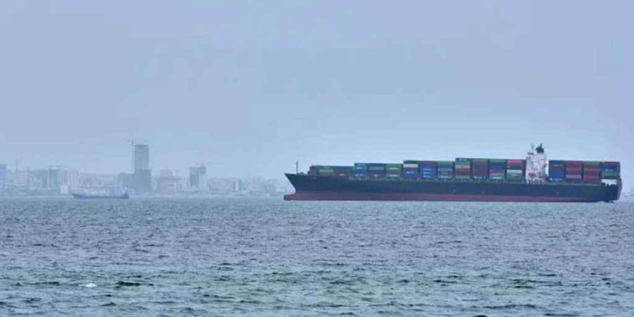 আটকাতে ব্যর্থ যুক্তরাষ্ট্র, বন্দরে নিরাপদে ইরানের চালবাহী জাহাজ