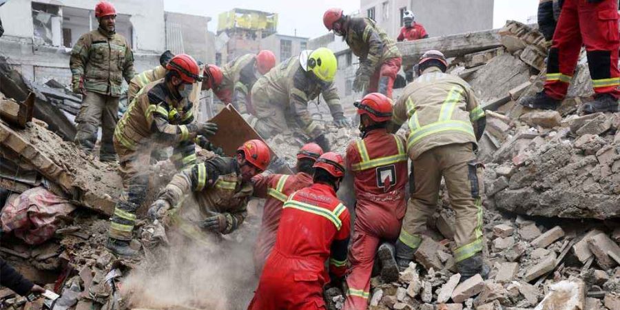 তেহরানে ধ্বংসস্তূপ থেকে ৯৬০ জনকে জীবিত উদ্ধার