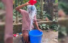 অনলাইন জুয়ায় ৩০ লাখ টাকা খুইয়ে দুধ দিয়ে গোসল, ভিডিও ভাইরাল