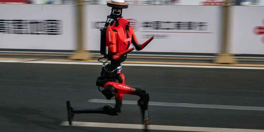 দৌড়ে মানুষের রেকর্ড ভাঙল চীনা রোবট