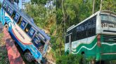 সিলেটে মুখোমুখী সংঘর্ষ এড়াতে খাদে পড়লো দুই বাস, আহত ১০