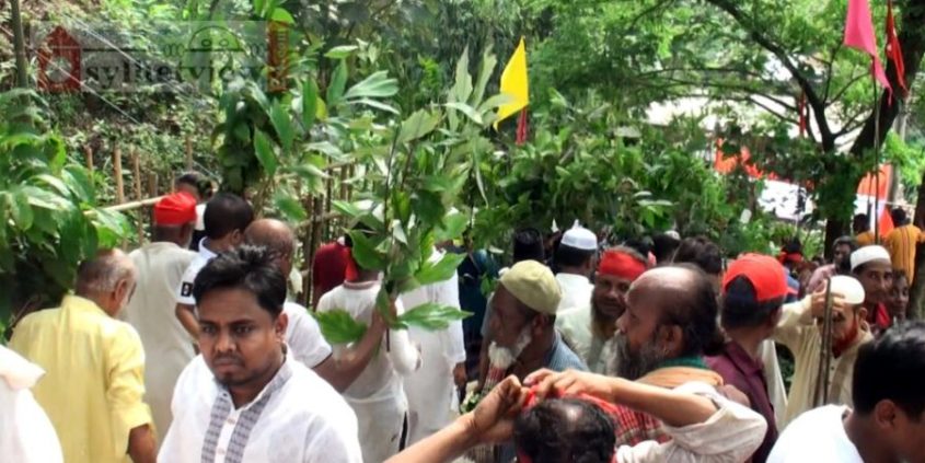 হজরত শাহ জালাল (রহ.)-এর ‘লাকড়ি তোড়া উৎসব’ পালিত