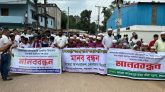 বিসিক শিল্প নগরীতে রাস্তা বন্ধের সিদ্ধান্তে এলাকাবাসির মানববন্ধন