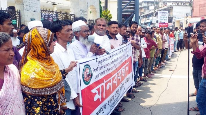 সিলেটে ব্যবসার সুযোগের দাবীতে তৃণমূল হকার ঐক্য কল্যাণ পরিষদের মানববন্ধন