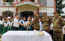 নানিয়ারচর জোন কর্তৃক বন্দুকভাঙ্গা উচ্চ বিদ্যালয়ের শিক্ষার্থীদের ক্রীড়া সামগ্রী বিতরণ