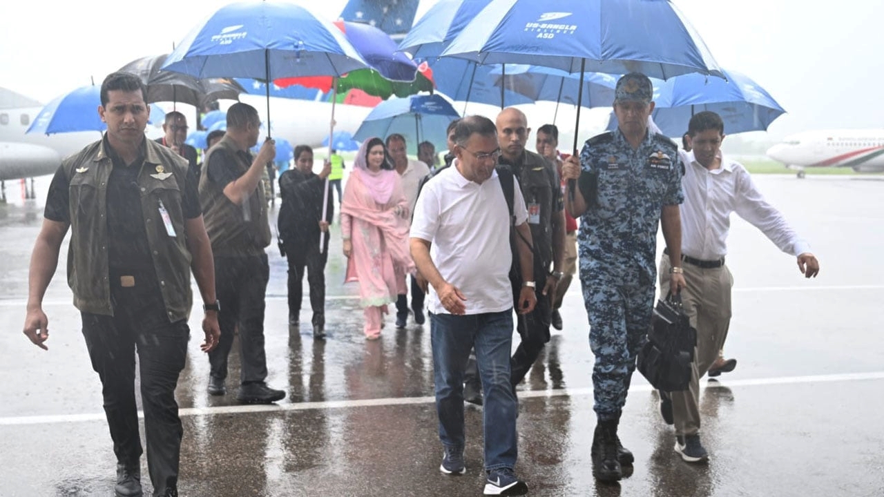 প্রবল বৃষ্টির মধ্যে সিলেটে পৌঁছেছেন প্রধানমন্ত্রী তারেক রহমান