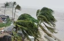দেশের ৯ অঞ্চলে ঝড়ের আভাস, নদীবন্দরে সতর্ক সংকেত