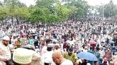 সিলেটের শাহী ঈদগাহে বৃষ্টিতে ভিজে ঈদুল আজহার জামায়াত আাদায়