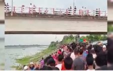 ছেলেকে ব্রিজ থেকে নদীতে ফেলে মায়ের আত্মহত্যার চেষ্টা