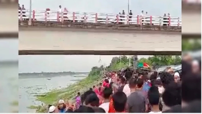 ছেলেকে ব্রিজ থেকে নদীতে ফেলে মায়ের আত্মহত্যার চেষ্টা