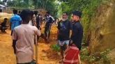 কমলগঞ্জে বেহাল সড়ক সংস্কারে স্বেচ্ছাশ্রমে নামলেন এলাকাবাসী, দ্রুত পাকাকরণের দাবি