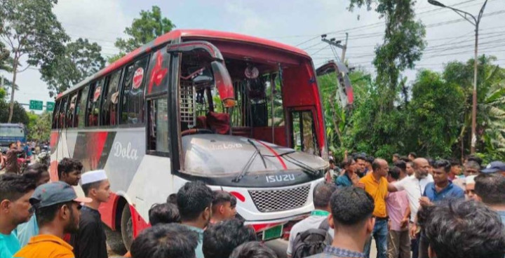 গোপালগঞ্জে বাস-মোটরসাইকেলের সংঘর্ষে নিহত ৫