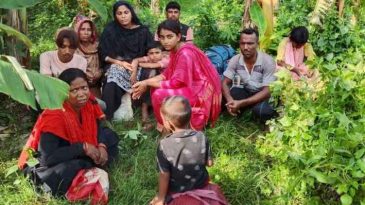 সীমান্তে অবৈধ অনুপ্রবেশের অভিযোগে আটক ১০