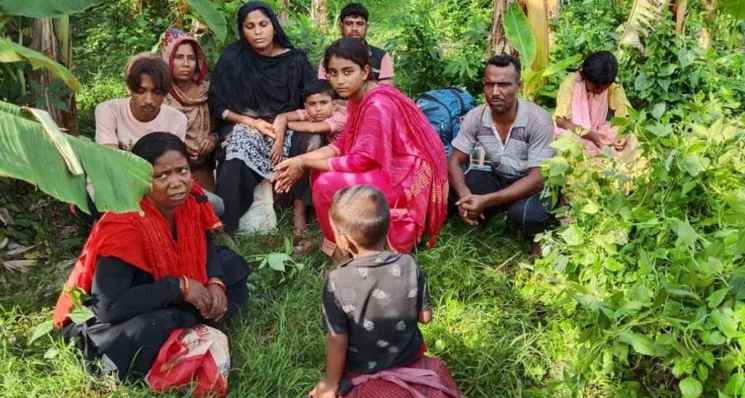 সীমান্তে অবৈধ অনুপ্রবেশের অভিযোগে আটক ১০