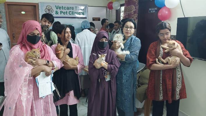 গাজীপুরে জলাতঙ্ক ও পোষা প্রাণীর ভ্যাকসিনেশন ক্যাম্প, ব্যাপক সাড়া