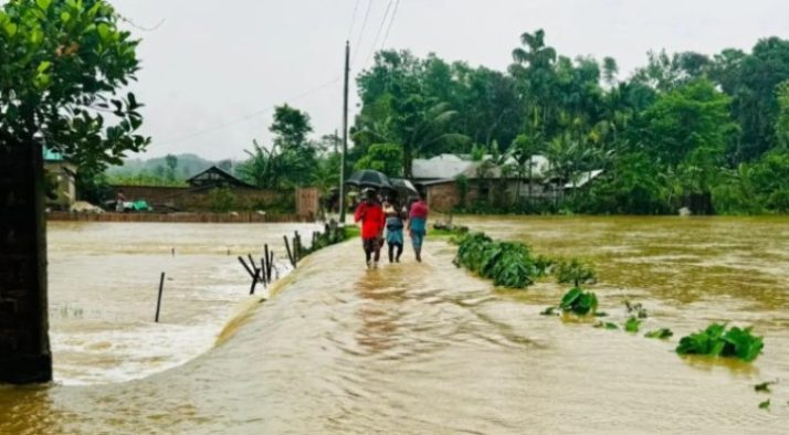 পাহাড়ি ঢলে মৌলভীবাজারের দুই গ্রাম প্লাবিত