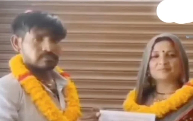 বউকে ছেড়ে ৫২ বছরের শাশুড়িকে বিয়ে করলেন ৩৫ বছরের যুবক!