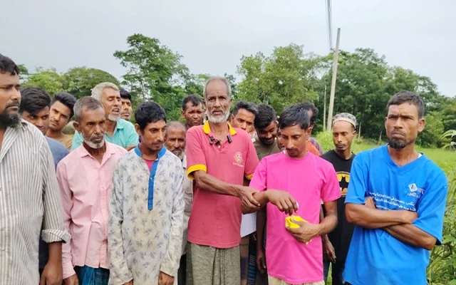 ছাতকে ক্ষতিগ্রস্ত কৃষকের তালিকায় অনিয়মের অভিযোগ, বিক্ষোভ