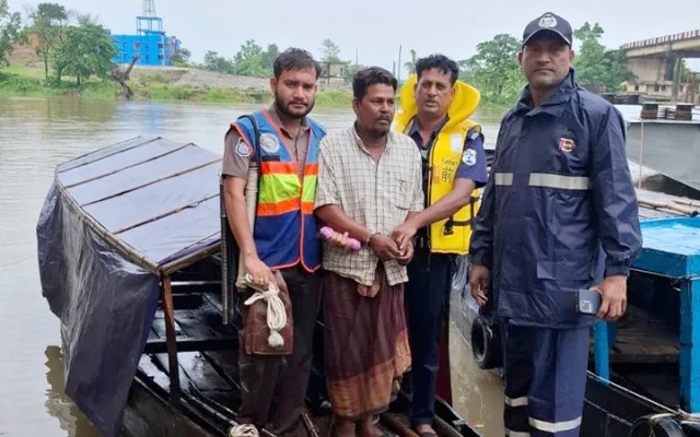 গোয়াইনঘাটে নদীপথে চাঁদাবাজি, আটক ১