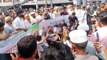 সাবেক ডিসি সারওয়ার আলমকে পুনর্বহালের দাবিতে সিলেটে সমাবেশ ও রাস্তা অবরোধ