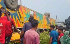 ব্রাহ্মণবাড়িয়ায় নিয়ন্ত্রণ হারিয়ে খাদে উল্টে পড়ল বাস, নিহত ৪
