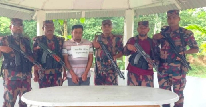 বড়লেখা সীমান্তে ভারতীয় নাগরিক আটক