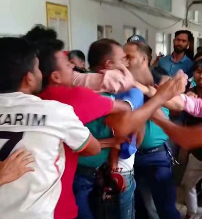 সিলেটে শিশু ফাহিমা হত্যাকারী জাকিরকে আদালতে গণপিটুনি
