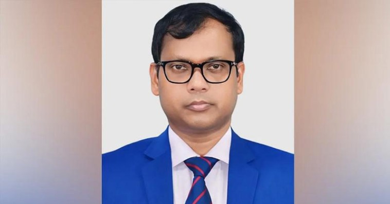 শাহজালাল (রহ.) মাজারে ৫ লাখ টাকা দিলেন ডিসি সারওয়ার আলম