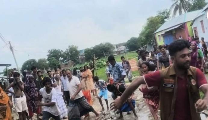 দৌলতদিয়ায় হ্যান্ডকাপসহ ব্যবসায়ীকে ছিনিয়ে নিল মাদককারবারীরা, আহত ৩