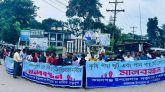 কমলগঞ্জে চা শ্রমিকদের কৃষিপণ্য লুট ও পান গাছ কাটার প্রতিবাদে মানববন্ধন