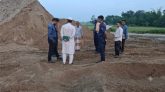 কুলাউড়ায় সড়কের ওপর বালু রাখায় ১ লাখ টাকা জরিমানা