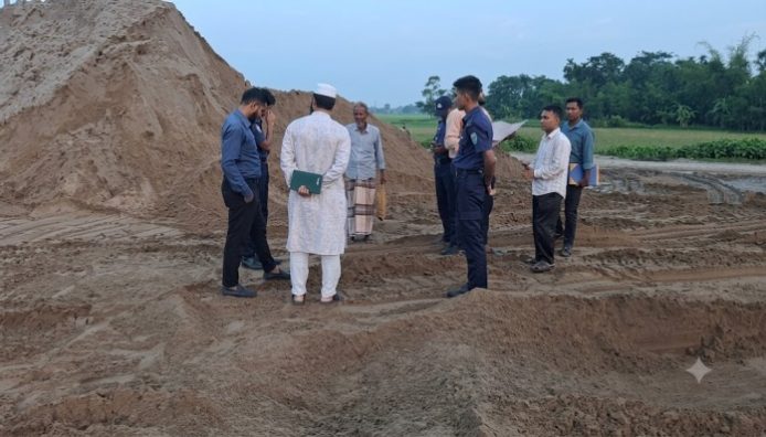 কুলাউড়ায় সড়কের ওপর বালু রাখায় ১ লাখ টাকা জরিমানা