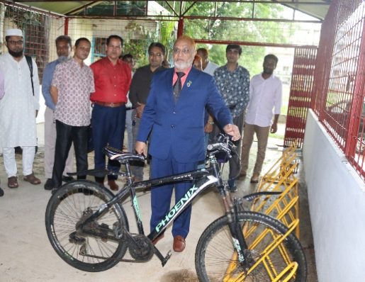 সিকৃবিতে শিক্ষার্থীদের জন্য সাইকেলের গ্যারেজ উদ্বোধন