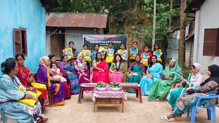 চা শ্রমিক সন্তানদের মধ্যে স্যানেটারি ন্যাপকিন ও শিক্ষা উপকরণ বিতরণ