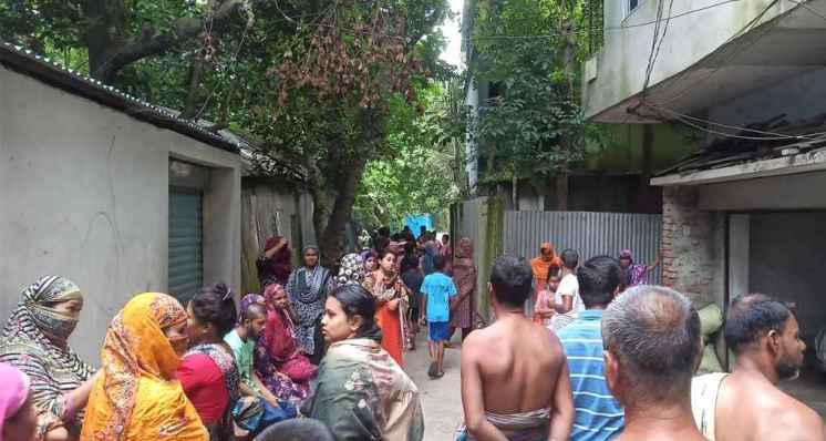 ঘুমন্ত স্বামীর গোপনাঙ্গ কেটে দিলেন স্ত্রী!