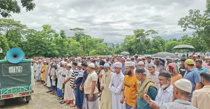 গোয়াইনঘাটে মোটরসাইকেল দুর্ঘটনায় নিহত তিন বন্ধুর জানাজা সম্পন্ন