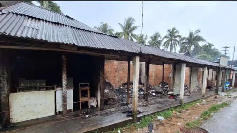 ফেঞ্চুগঞ্জে অগ্নিকাণ্ডে ৭টি দোকান পুড়ে ছাই, অর্ধ কোটি টাকার ক্ষতি