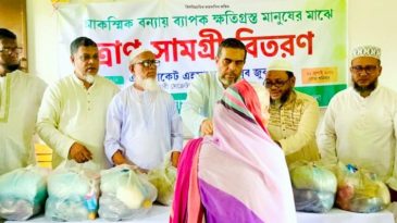 রাজনগরে বন্যার্তদের মাঝে জামায়াতের ফুডপ্যাক বিতরণ