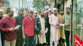 সিলেট নগরীর সুবিদবাজারে জামায়াতের লিফলেট বিতরণ