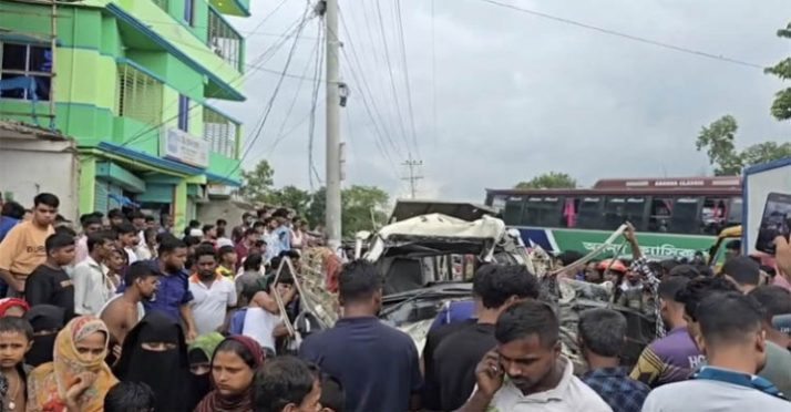 কিশোরগঞ্জে বাস-পিকআপের সংঘর্ষে ৩ জনের মৃত্যু