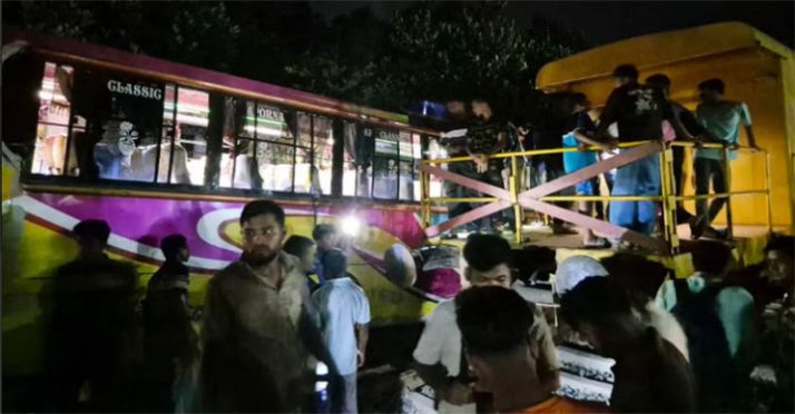 রাজবাড়ীতে ট্রেন-বাস-মাহেন্দ্রর ত্রিমুখী সংঘর্ষে নিহত ২